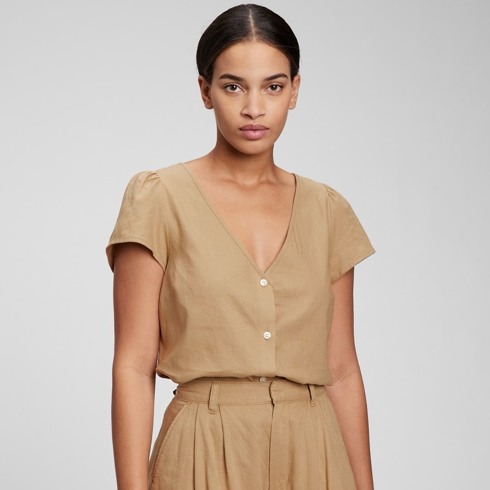 NWT Gap Linen Blend V-Neck Button-Front Shirt